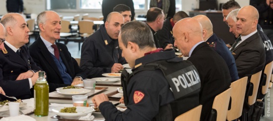 Il ministro dell'Interno e il capo della Polizia al Reparto mobile di Roma