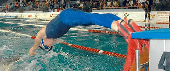 Stefano Figini delle Fiamme oro nuoto pinnato