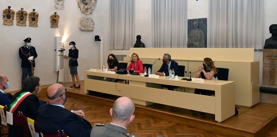 Il vice capo Maria Luisa Pellizzari a Padova scopre un cippo e inaugura presso l'Università uno sportello immigrazione per gli studenti
