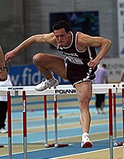Emanuele Abate durante i 60 metri ostacoli