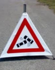 Cartello che indica un incidente stradale