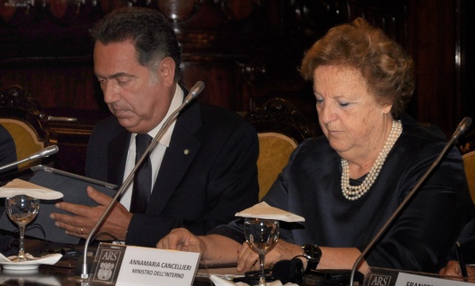 Il ministro dell'Interno Annamaria Cancellieri e il capo della Polizia alla conferenza di Palermo 