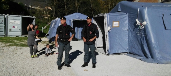 il reparto mobile in servizio nelle zone terremotate
