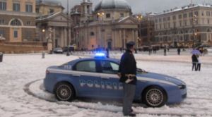 attività delle volanti della polizia durante l'emergenza neve