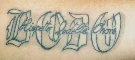 Il tatuaggio di un appartenente al clan 