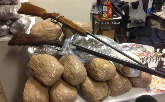 Armi e droga sequestrati a Torino