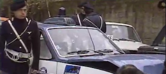 L'immagine della volante 47 coinvolta nell'attentato del 14 febbraio 1987
