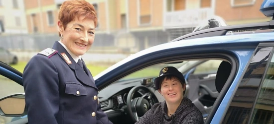 poliziotta di modena con figlia