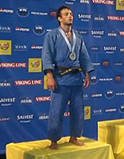 Il judoka delle Fiamme oro Elio Verde sul podio della World cup