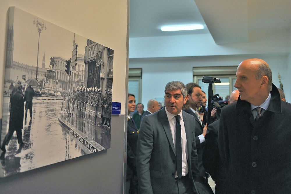 Il capo della Polizia Alessandro Pansa a Milano durante la mostra fatta in occasione  dell'inaugurazione della sede dell'Anps ad Antonio Custra