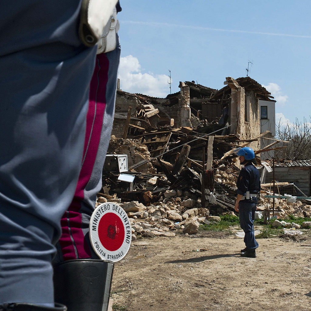 2009 - L'Aquila, soccorso alla popolazione in occasione del terremoto