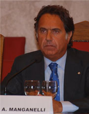 Il capo della Polizia Antonio Manganelli