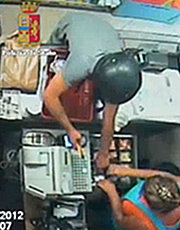 Un frame del video della rapina