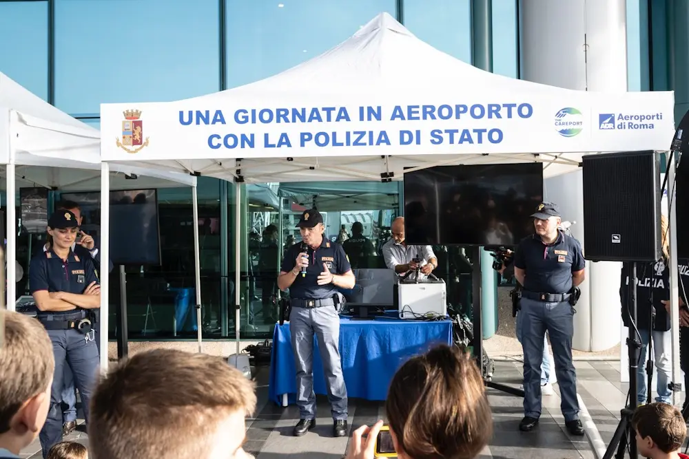 La Polizia di Stato incontra i bambini all'Aeroporto Leonardo da Vinci