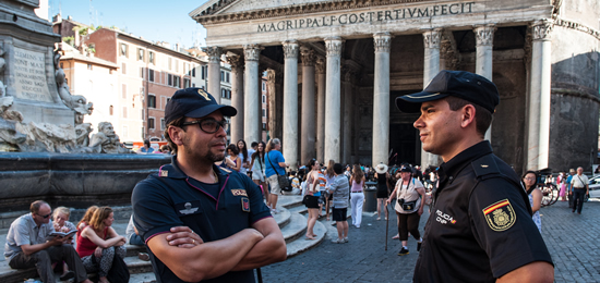 Poliziotti italiani e spagnoli per le strade di Roma