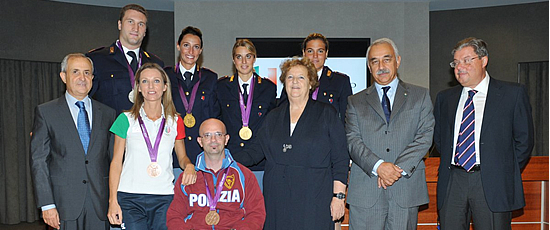 Il ministro dell'Interno con gli atleti delle Fiamme oro medagliati a Londra 2012