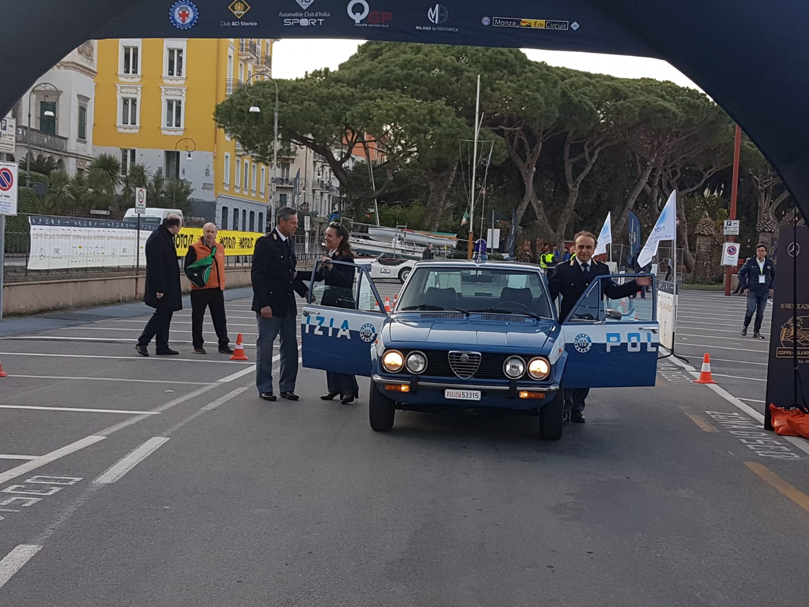 In viaggio con le auto storiche della Polizia sul percorso della Milano-Sanremo