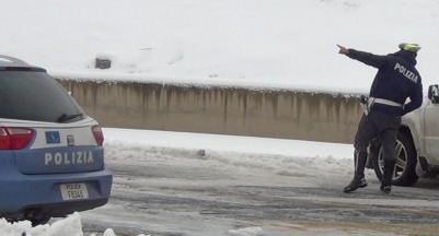 attività della polizia stradale durante l'emergenza neve