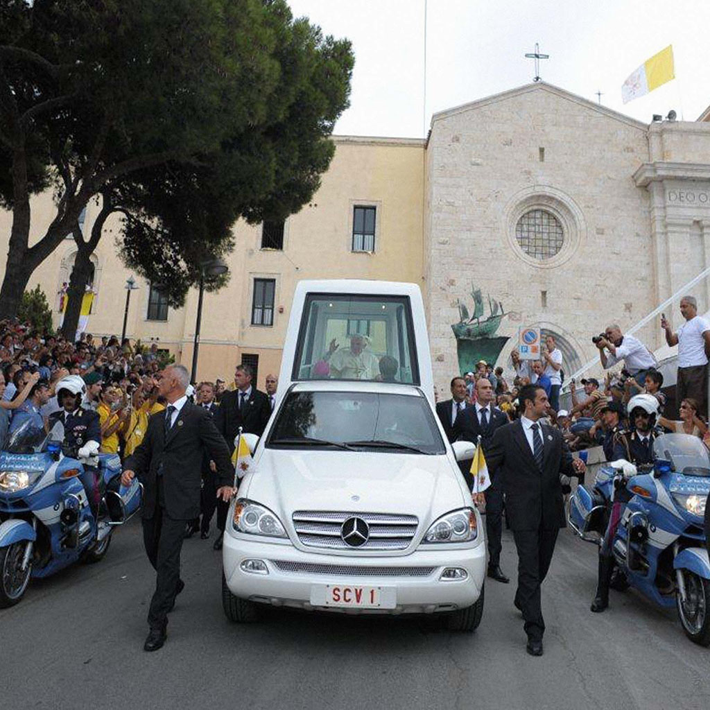 2007 - Cagliari, viaggio apostolico di Papa Benedetto XVI ( foto gentilmente concessa dall'Osservatore Romano )