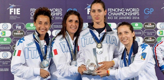 Valentina Vezzali ed Elisa Di Francisca sul podio dei Mondiali