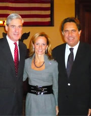 Da sinistra il responsabile dell'Fbi Robert Mueller la responsabile della sicurezza interna dell'amministrazione Bush Frances Townsend e il capo della Polizia Antonio Manganelli