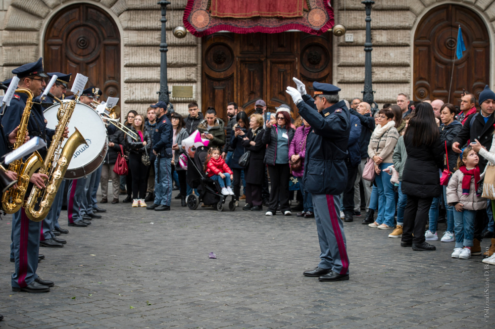 La Fanfara nell’esibizione a piazza Mignanelli, lungo via del Babbuino e a piazza del Popolo
