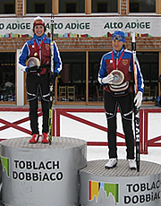 Le sciatrici delle Fiamme oro Moena Ilaria Debertolis e Sara Pellegrini sul podio