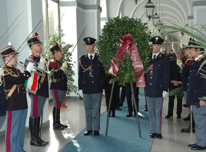 La cerimonia di commemorazione dei caduti al Sacrario della Polizia