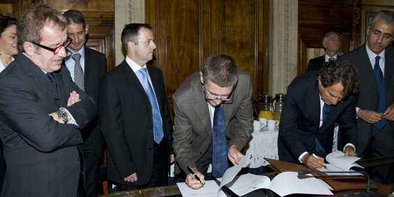 firma protocollo di cooperazione capo della Polizia Italiana e Francese alla presenza ministro dell'Interno