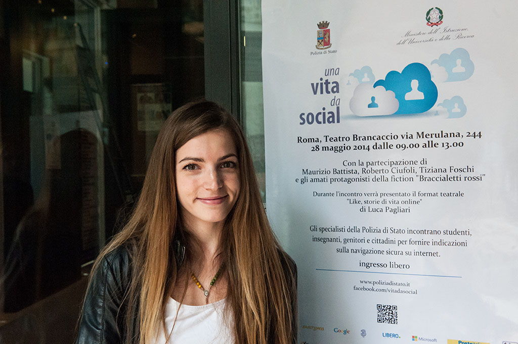 L'attrice Aurora Ruffino, testimonial della campagna "Una vita da social"