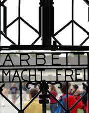 Il cancello del campo di concentramento di Dachau