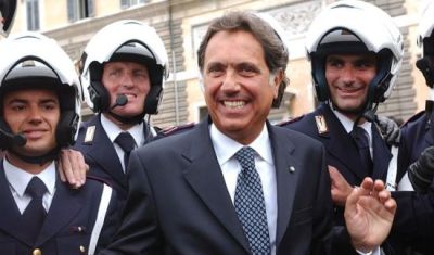 ll prefetto Manganelli con gli uomini della stradale