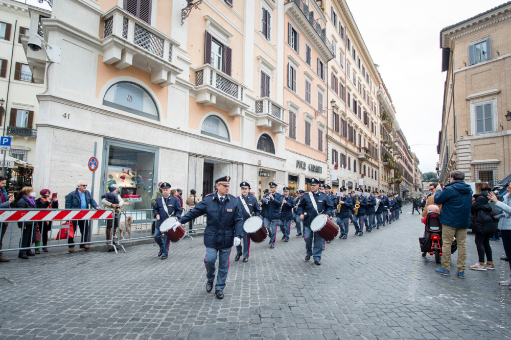 La Fanfara nell’esibizione a piazza Mignanelli, lungo via del Babbuino e a piazza del Popolo