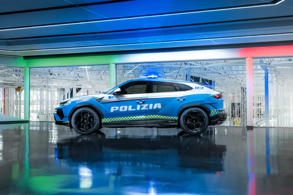 La Lamborghini Urus con la livrea della Polizia di Stato
