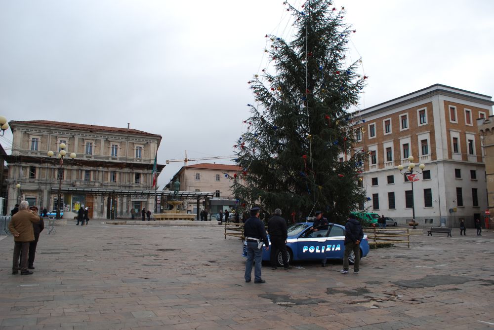 La Polizia al lavoro durante le festività al L'Aquila