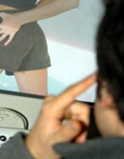 prostituta raffigurata in un monitor di computer