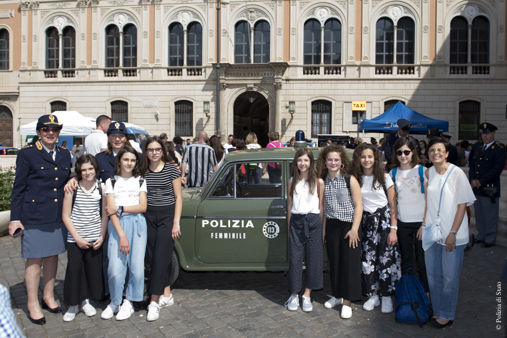 Le scolaresche in arrivo a Roma per partecipare alla prima edizione del concorso “PretenDiamo Legalità, a scuola con il Commissario Mascherpa”