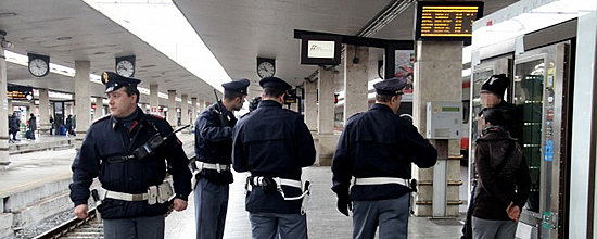 Controlli della Polizia in una stazione ferroviaria