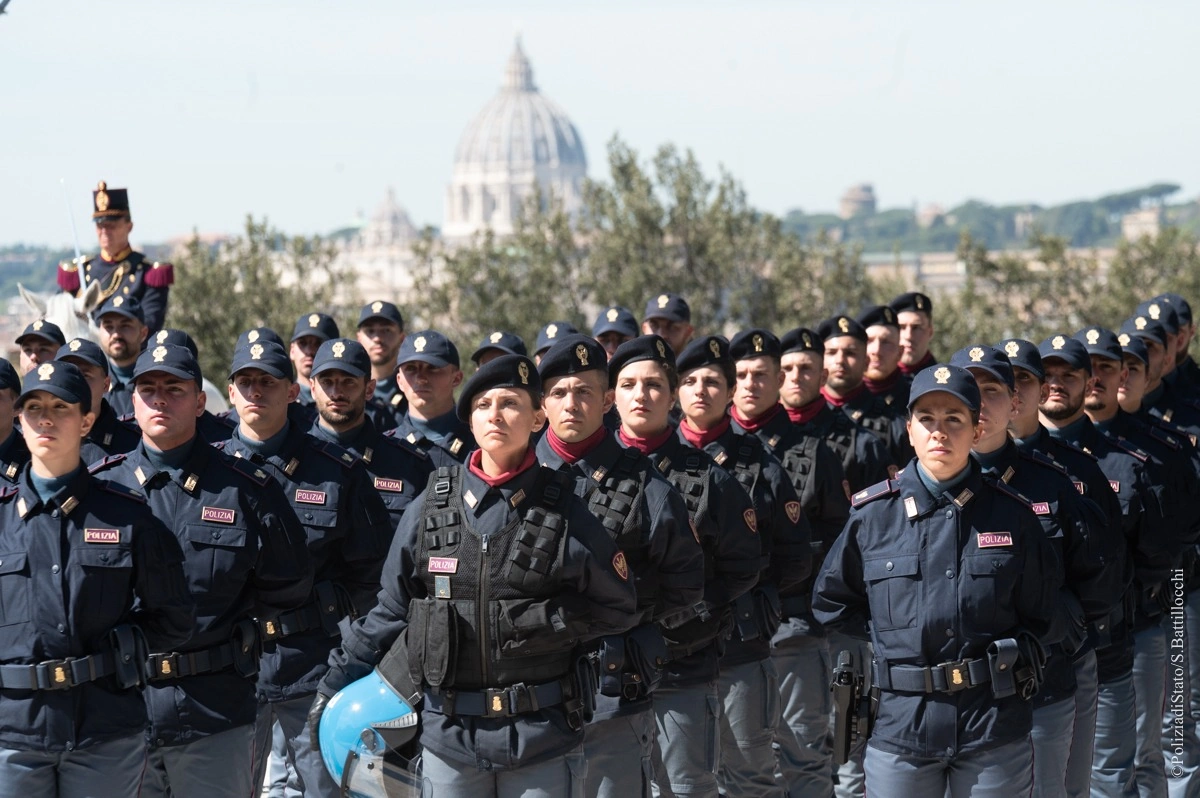 Lo schieramento del 171° anniversario della Fondazione della Polizia