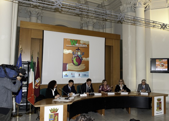 La conferenza stampa di presentazione del progetto "Per un web sicuro". Da sinistra Carla Targa, Antonio Apruzzese, Maurizio Masciopinto, Mariarita Munizzi, Milly Carlucci e Marco Fabriani 