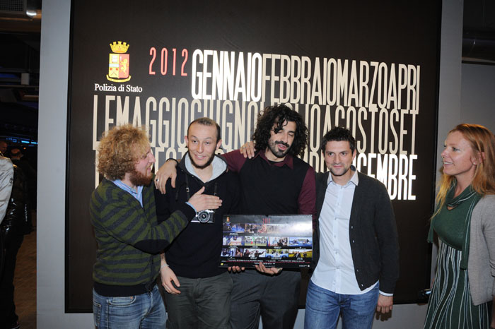 Quattro ragazzi del Centro sperimentale di cinematografia di Roma durante la presentazione del calendario della polizia 2012