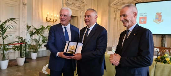 Il capo della Polizia Lamberto Giannini a Firenze riceve per la Polizia di Stato il premio Pegaso d’Oro