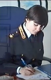 Una studentessa liceale nel ruolo di un Commissario Capo della Polizia di Stato.