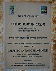 La targa in memoria del prefetto Manganelli