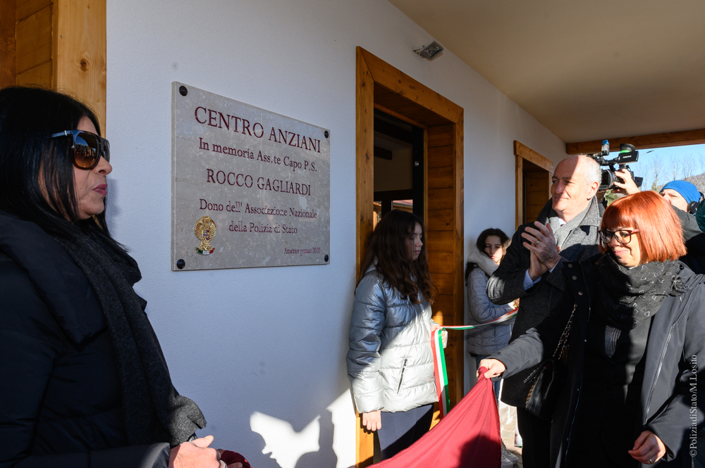 La cerimonia di inaugurazione e intitolazione del centro anziani di Amatrice donato dall’Anps