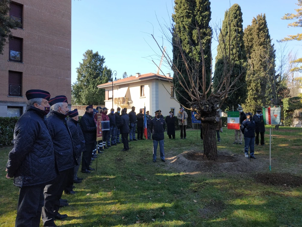 A Udine la piantumazione di un gelso e la posa della targa in onore di Giovanni Palatucci