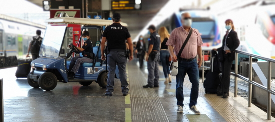 polizia ferroviaria in stazione
