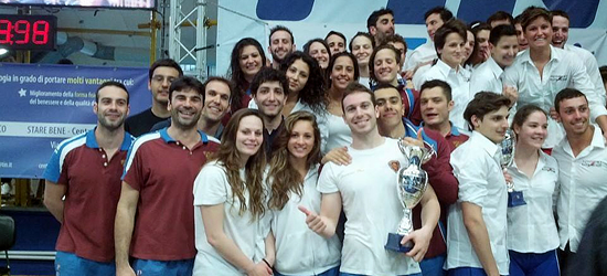 La squadra di nuoto per salvamento delle Fiamme oro sul podio dei campionati assoluti 2014