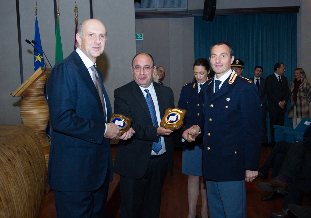 Da sinistra il capo della Polizia Alessandro Pansa, il direttore della Scuola superiore di Polizia Enzo Calabria e il capo corso  