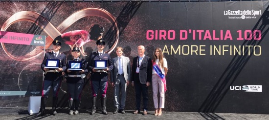 Il capo della Polizia Franco Gabrielli premia i poliziotti a Firenze